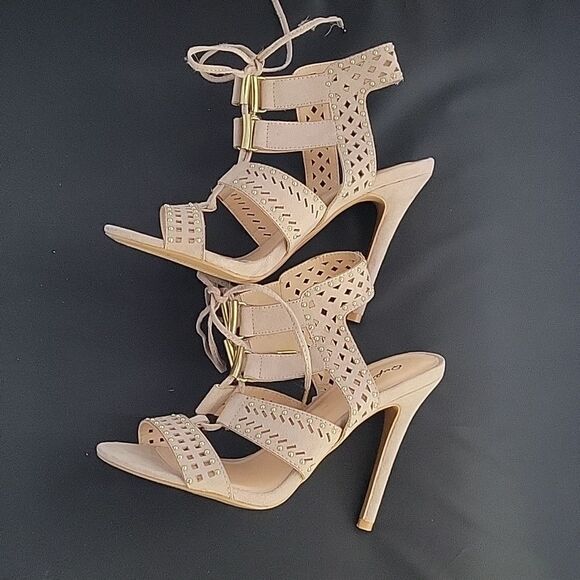BRAND NEW QUPID POINTED TOE CUTOUT DESIGN GOLD STUDDED EMBELLISHMENTS SANDAL - Picture 9 of 16
